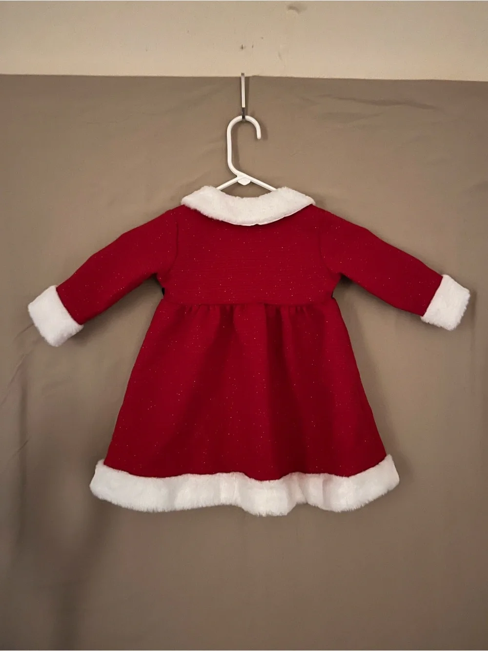 Girls Sparkling Red Holiday Cover W/ White Soft Faux Fur Trim And Ornate Latch